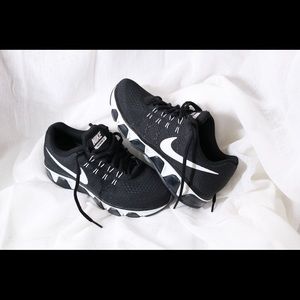 Black Nike Tailwind 8 shoes